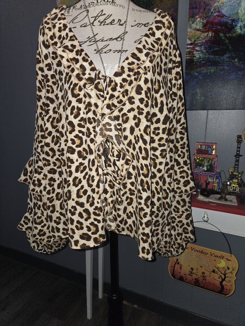 Torrid Sexy Tie Front Blouse. Leopard Print. Long Sleeve. Size 0. Worn Twice! - Picture 5 of 12
